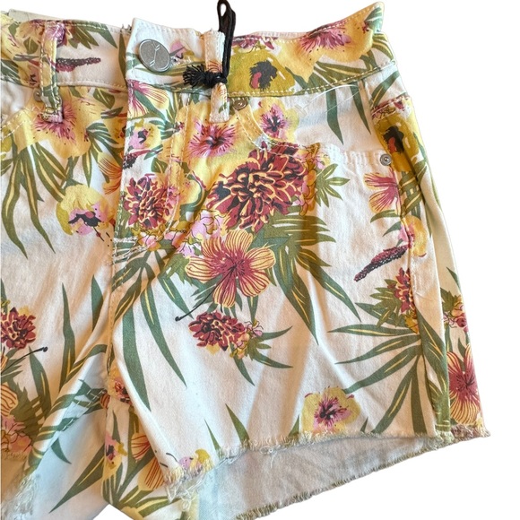 Banjara Mid Rise Tropical Floral Raw Hem Shorts - Picture 3 of 11